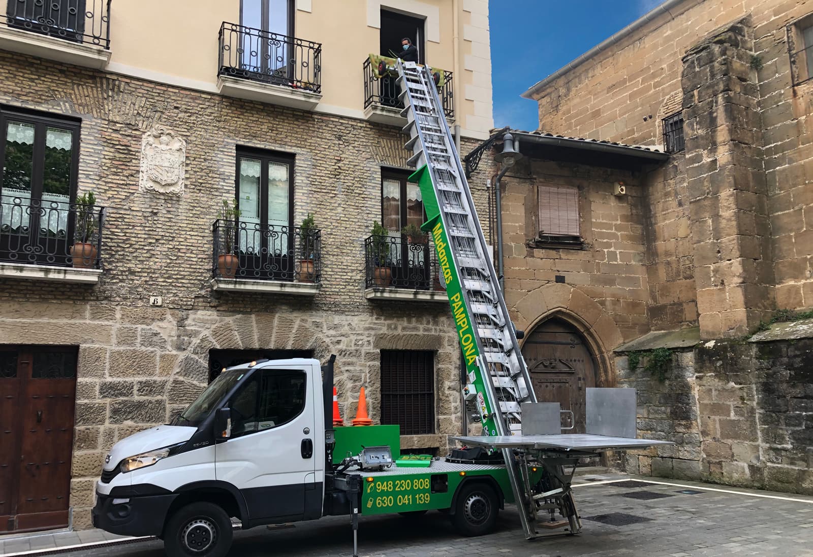 mudanzas pamplona grua - Servicios de mudanza